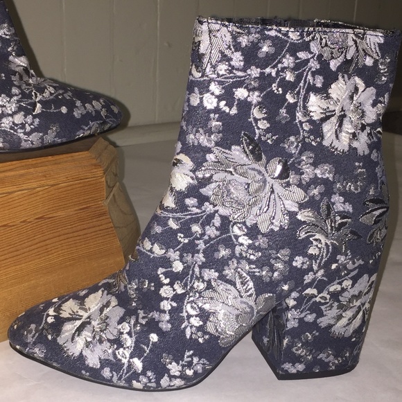 Silver/blue floral embroidery booties - Picture 2 of 4